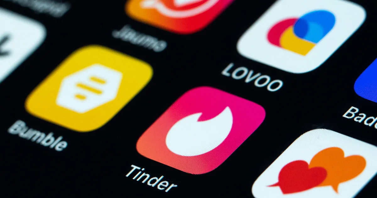 DataRizz project title graphic featuring the analysis team and dating-app imagery